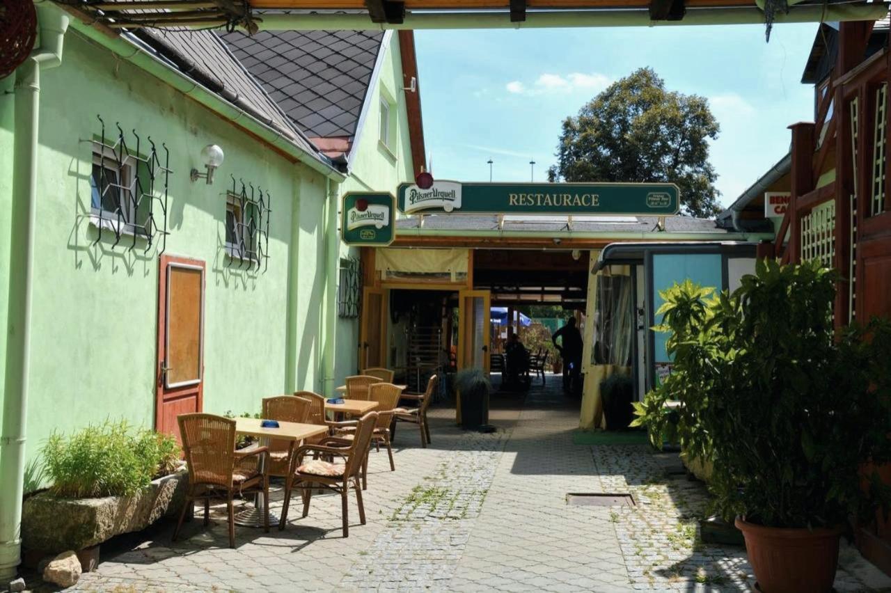 Penzion a bistro U Šelongů - Gentleman Jindřichův Hradec Exterior foto